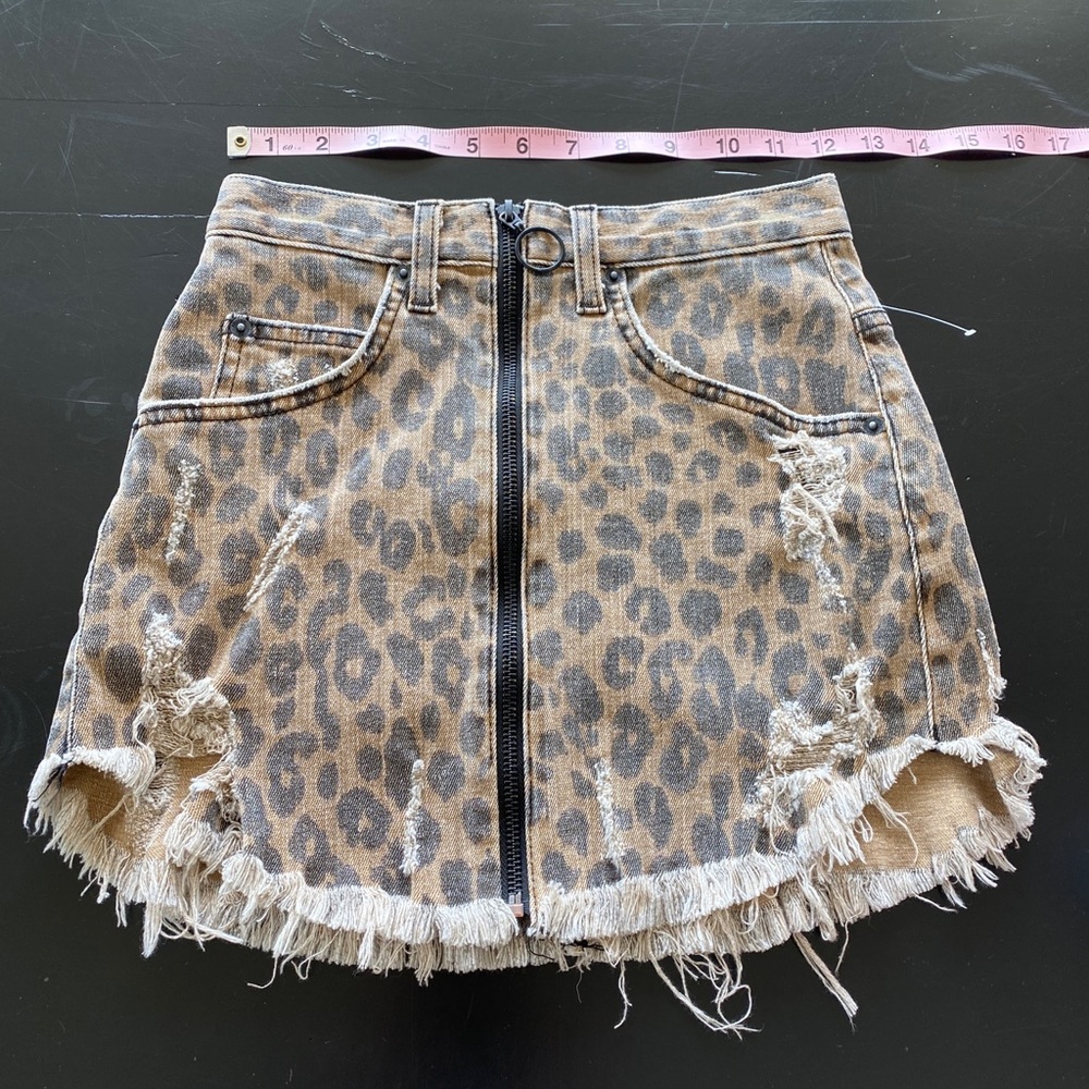 Carmar Leopard skirt 24 in perfect shape